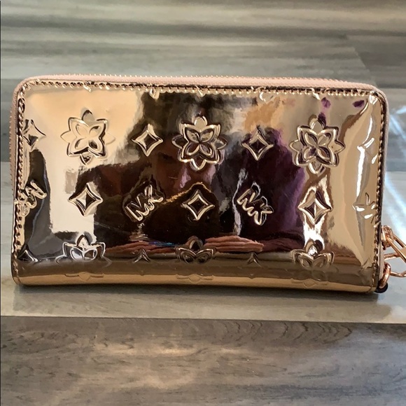 Michael Kors rose gold clutch wallet - Picture 2 of 4